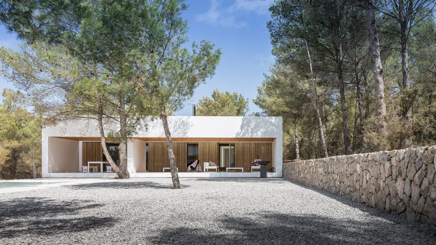 Ca l'Amo by Marià Castelló