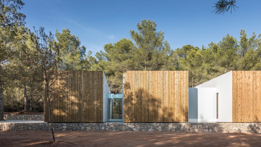 Ca l'Amo by Marià Castelló