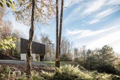 Camp O House by Maria Milans Studio