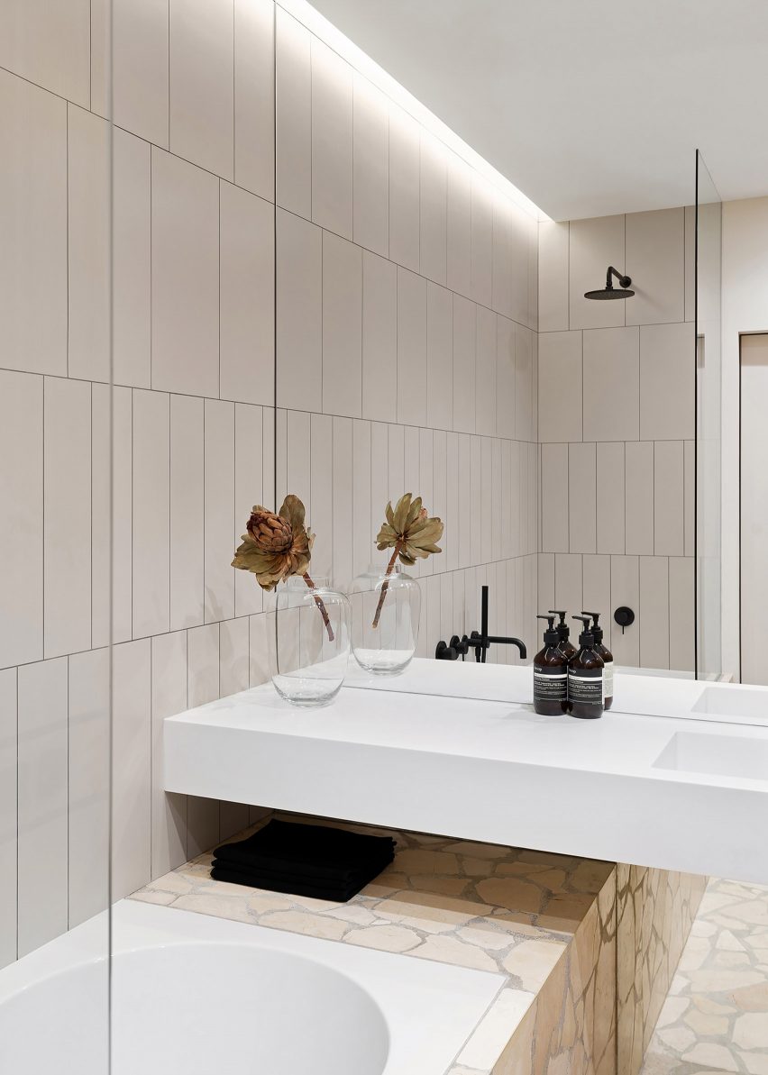 EGR Apartment by Ater Architects