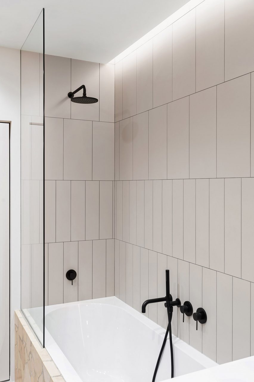 EGR Apartment by Ater Architects