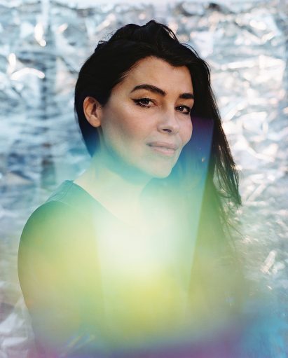 "Every time someone wanted me to write an essay, all I wanted to do was paint a picture" says Es Devlin in Dezeen's new podcast