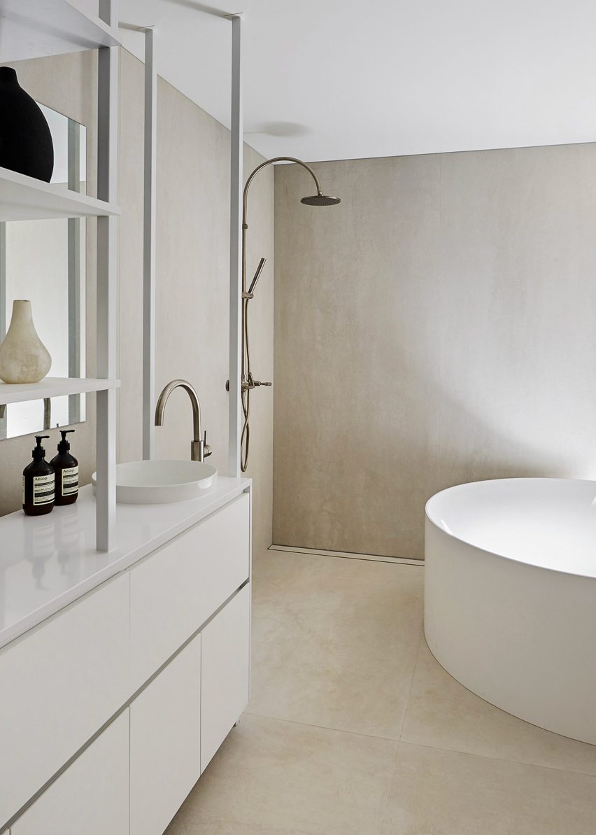Hepburn Springs House by Telha Clarke