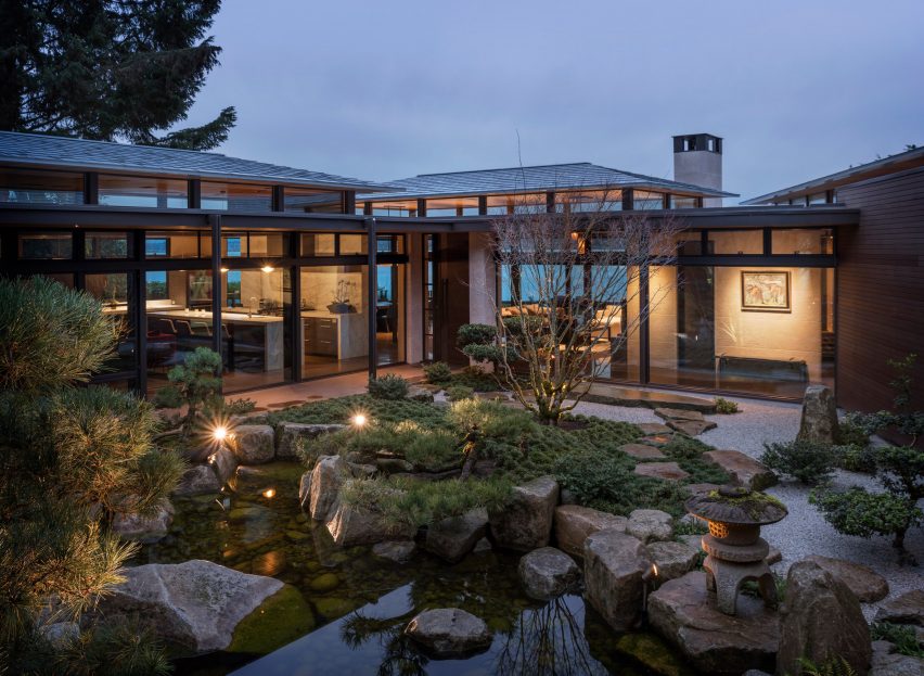 Hidden Cove Residence by Stuart Silk Architects