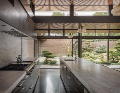 Hidden Cove Residence by Stuart Silk Architects