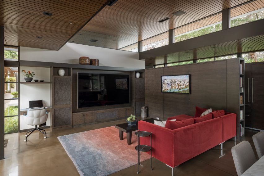 Hidden Cove Residence by Stuart Silk Architects
