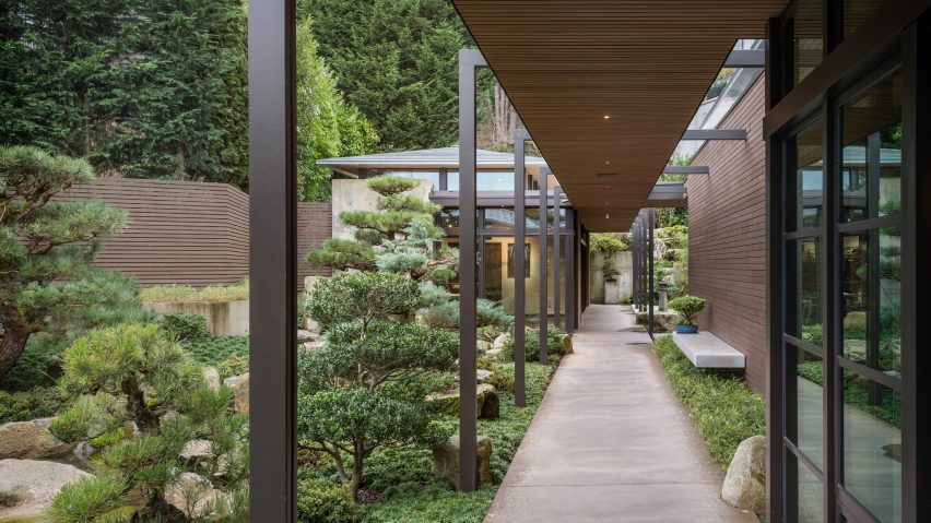 Hidden Cove Residence by Stuart Silk Architects