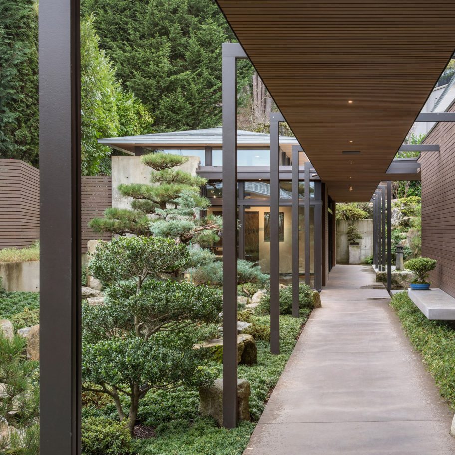 Hidden Cove Residence by Stuart Silk Architects