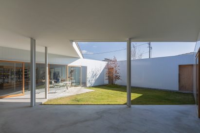 House and Office in Hofu by Tato