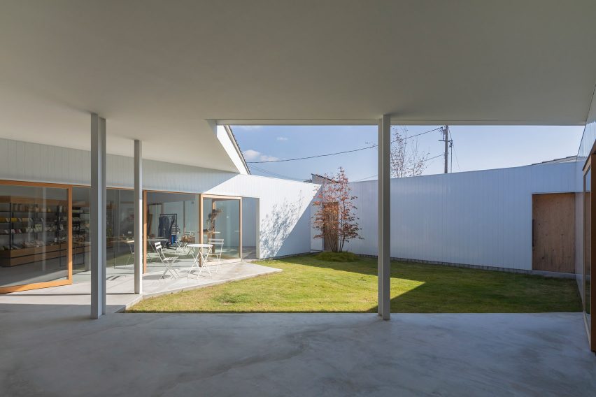 House and Office in Hofu by Tato
