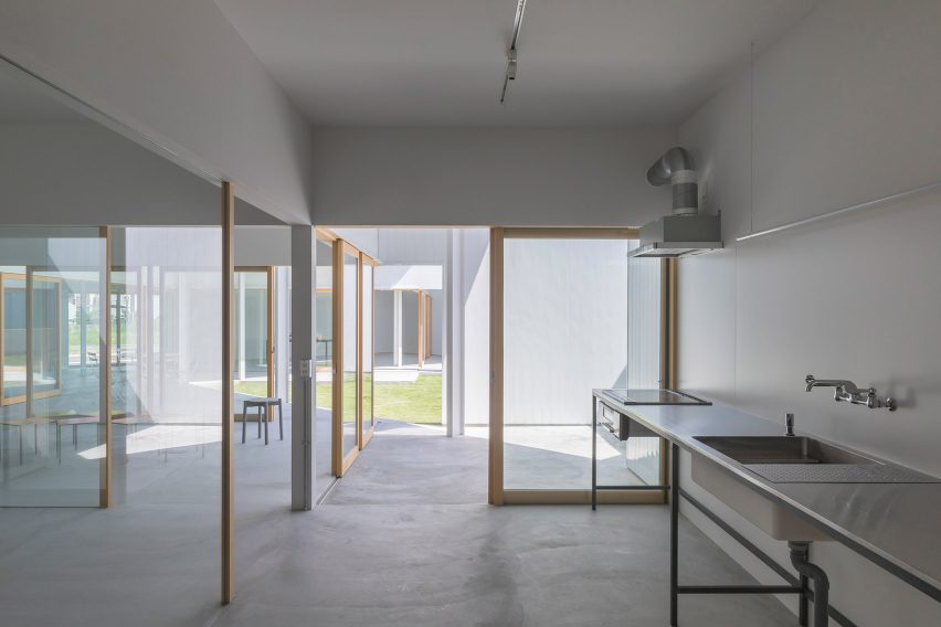 House and Office in Hofu by Tato