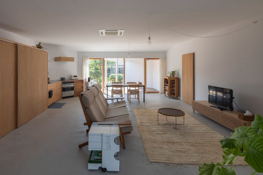 House and Office in Hofu by Tato