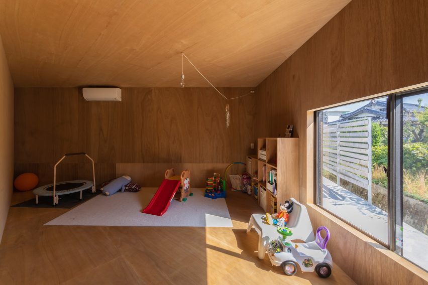 House and Office in Hofu by Tato