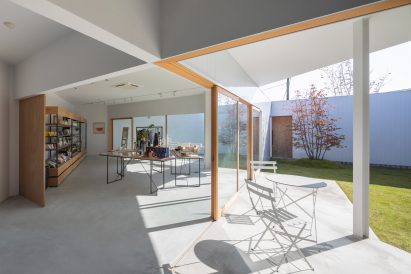 House and Office in Hofu by Tato