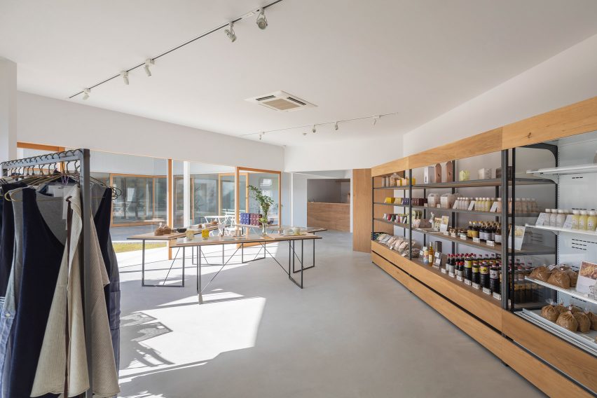 House and Office in Hofu by Tato