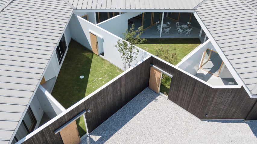 House and Office in Hofu by Tato