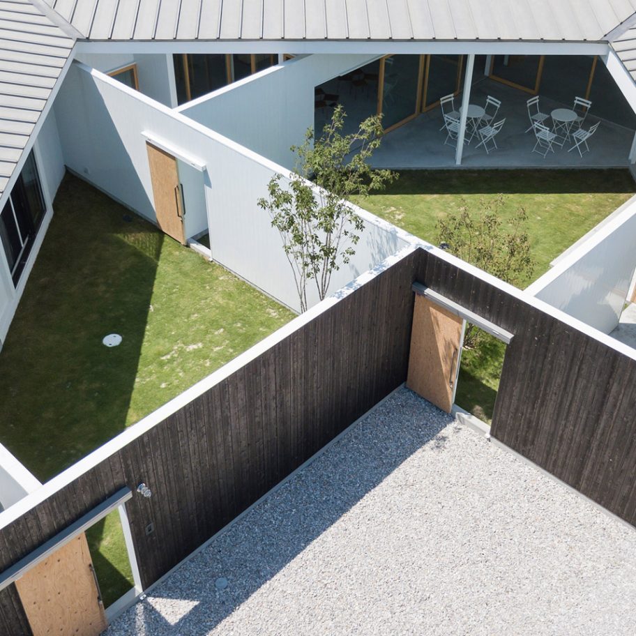 House and Office in Hofu by Tato