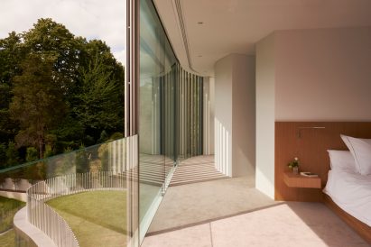 House in Coombe Park by Eldridge London bedroom
