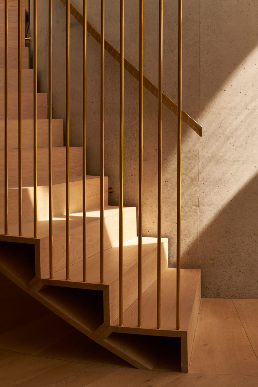 House in Coombe Park by Eldridge London staircase
