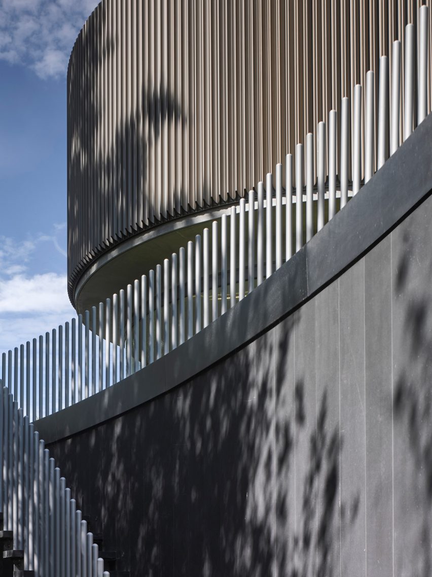House in Coombe Park by Eldridge London terrace