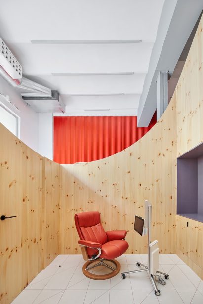 Impress dental clinic by Raúl Sanchez Architects