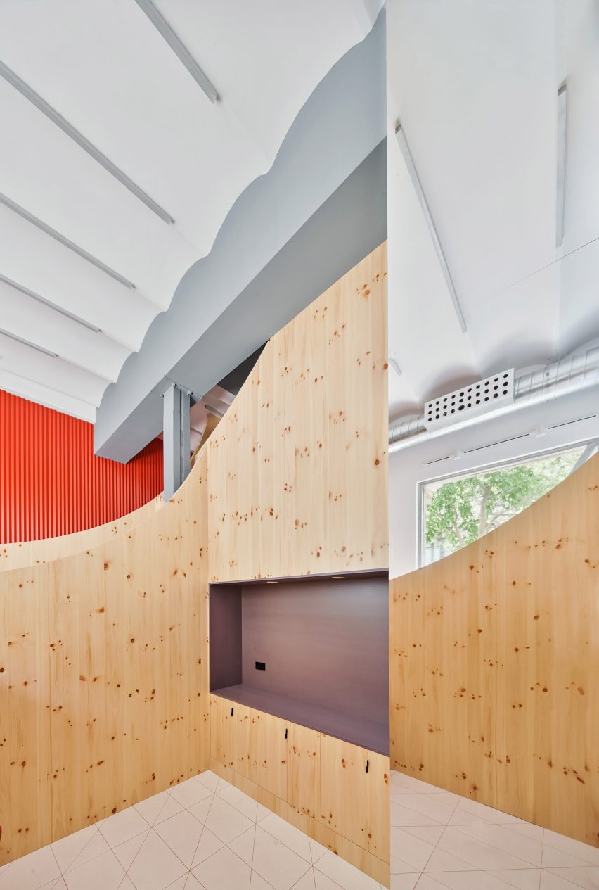 Impress dental clinic by Raúl Sanchez Architects