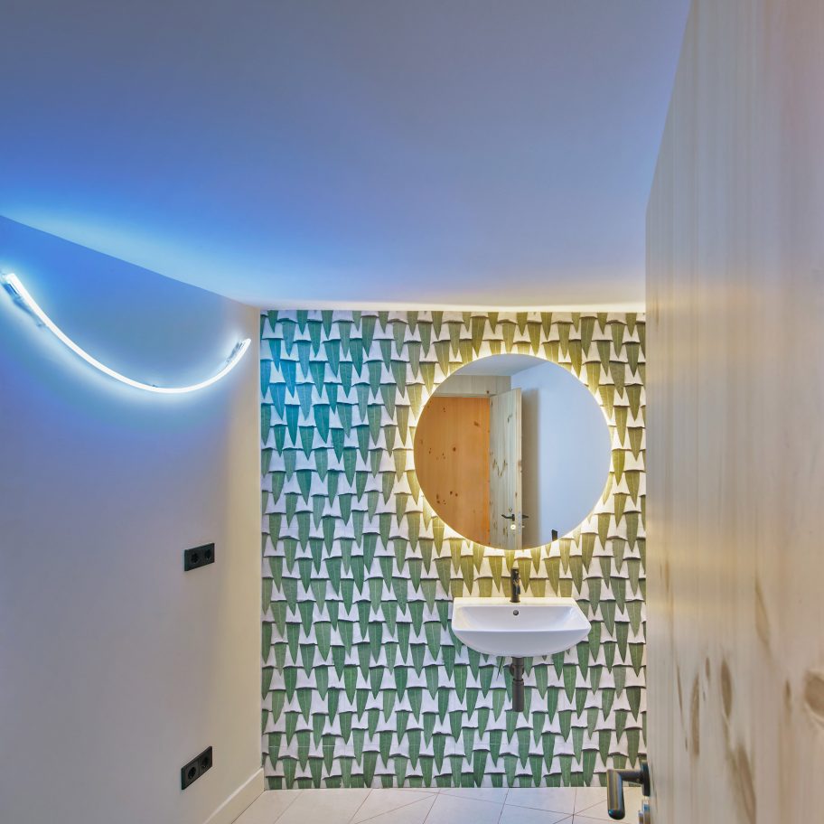 Impress dental clinic by Raúl Sanchez Architects