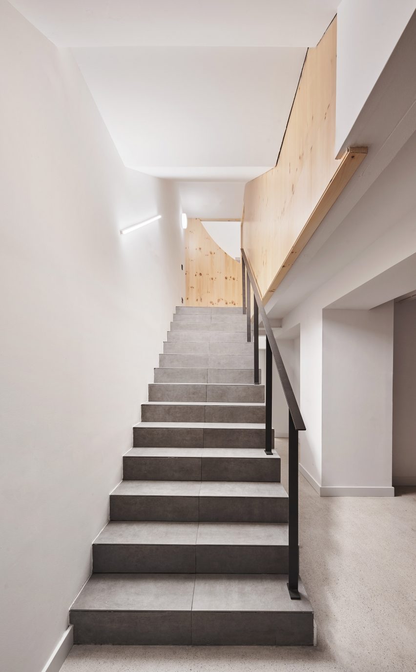 Impress dental clinic by Raúl Sanchez Architects