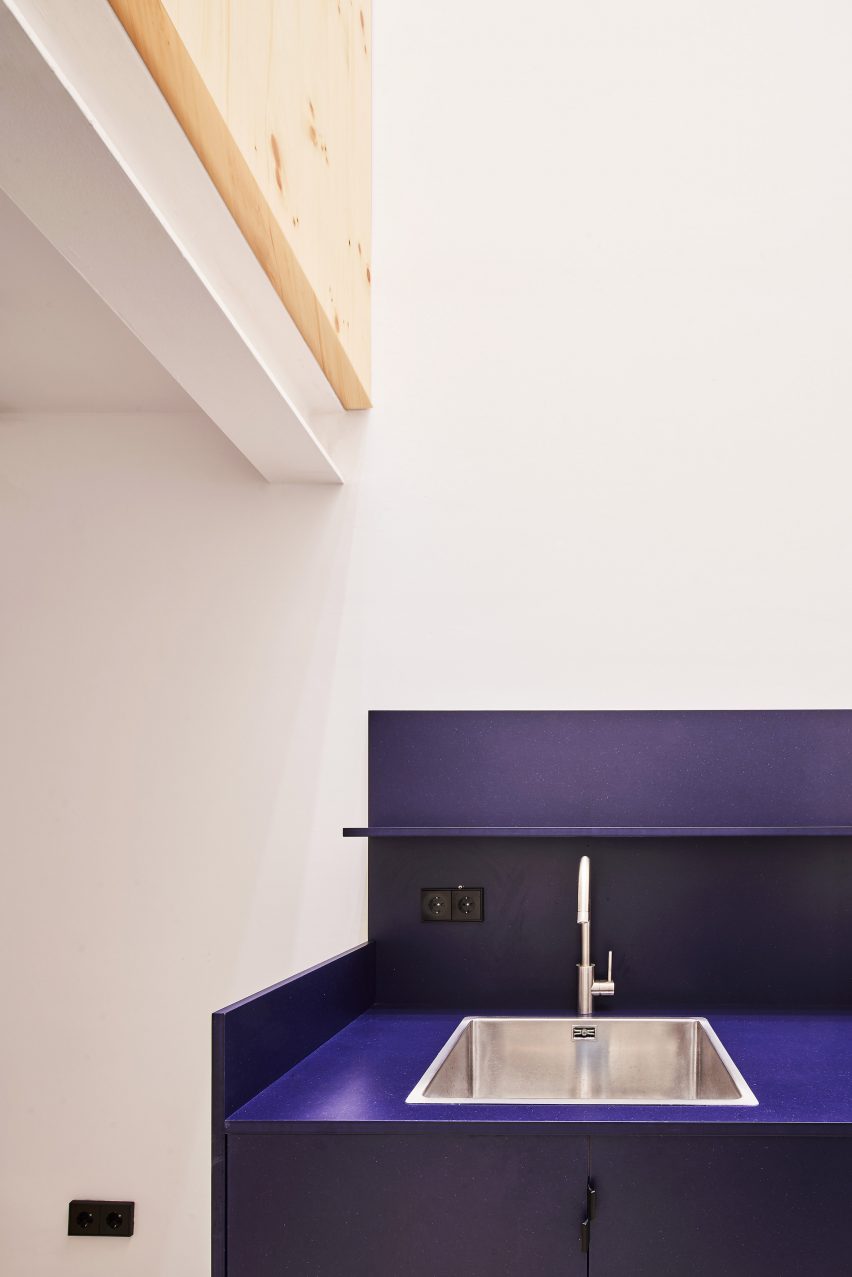 Impress dental clinic by Raúl Sanchez Architects