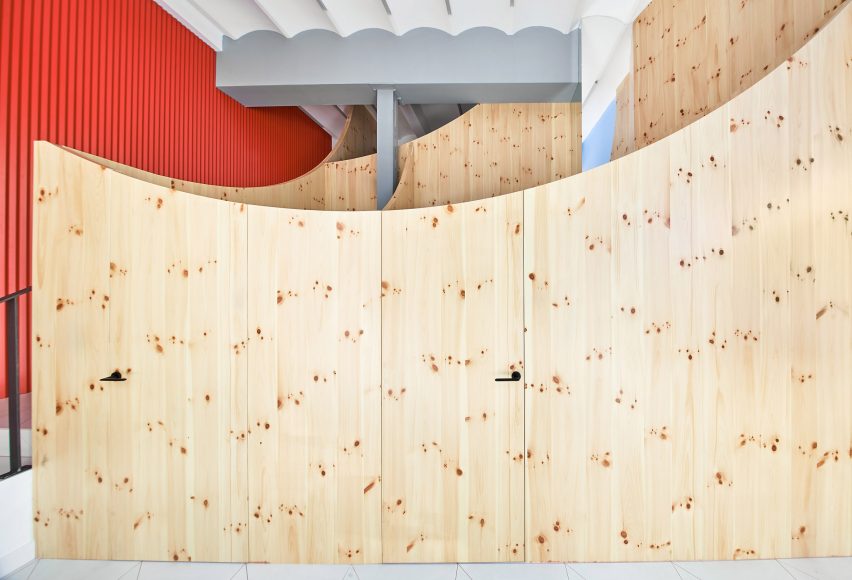 Impress dental clinic by Raúl Sanchez Architects