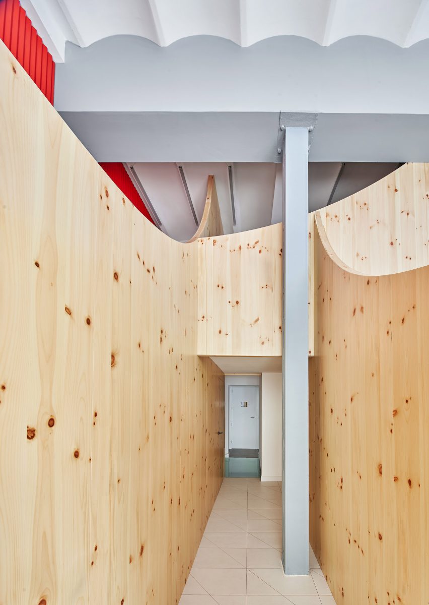 Impress dental clinic by Raúl Sanchez Architects