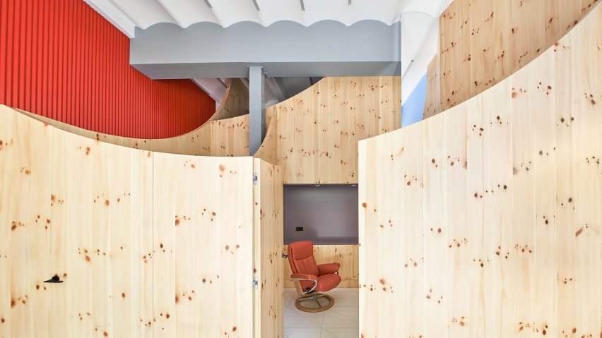 Impress dental clinic by Raúl Sanchez Architects