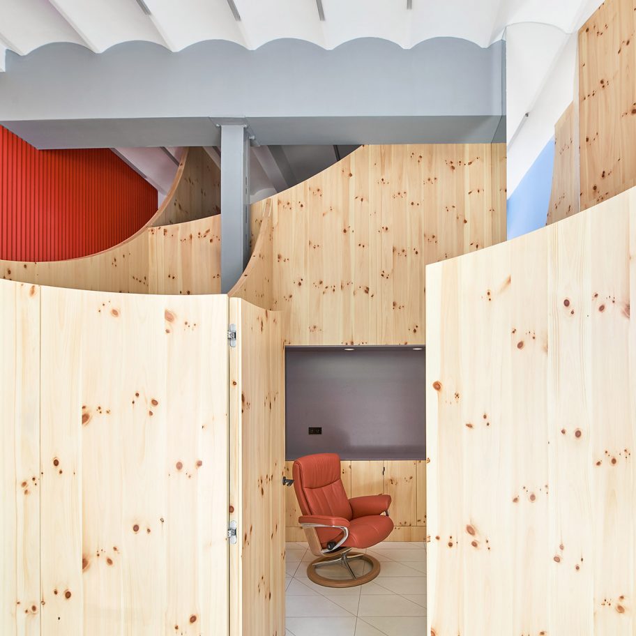 Impress dental clinic by Raúl Sanchez Architects