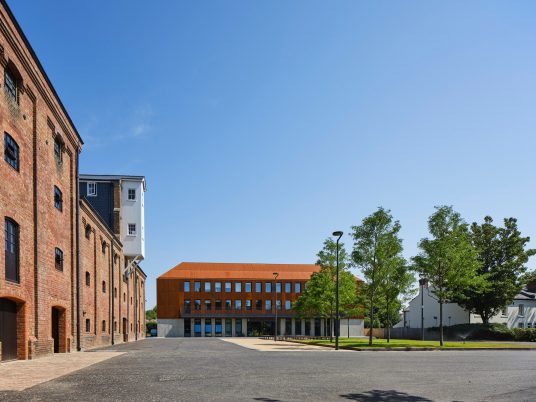Kings International College by Walters & Cohen Architects