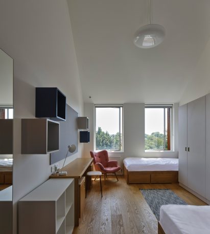 Kings International College by Walters & Cohen Architects