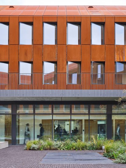 Kings International College by Walters & Cohen Architects