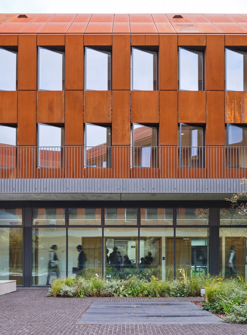 Kings International College by Walters & Cohen Architects