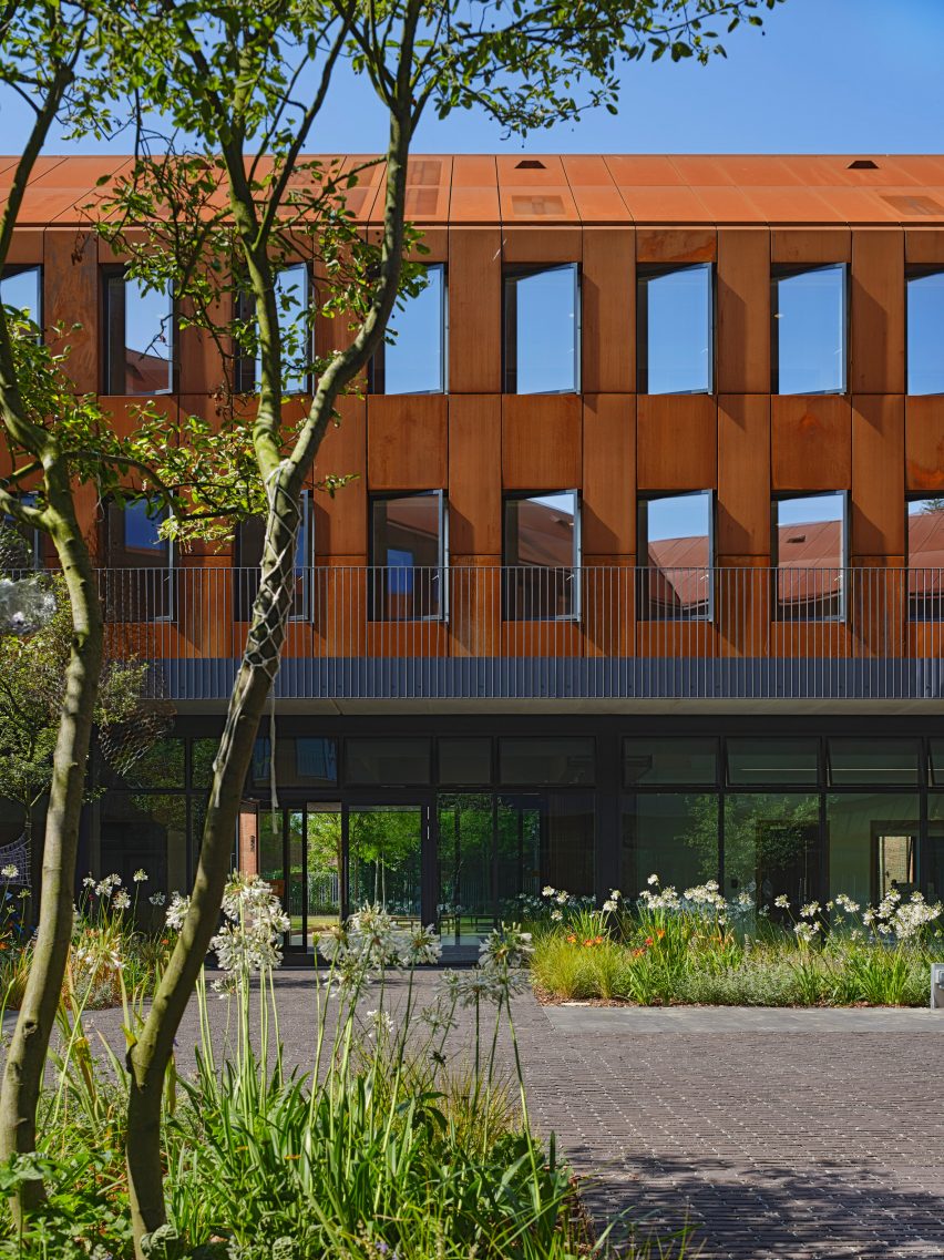 Kings International College by Walters & Cohen Architects