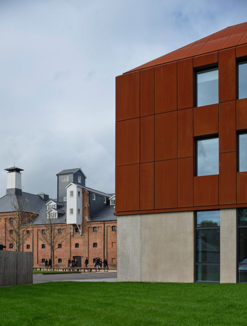 Kings International College by Walters & Cohen Architects