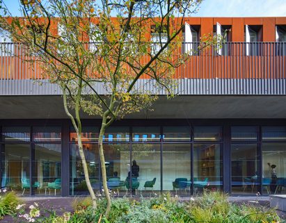 Kings International College by Walters & Cohen Architects
