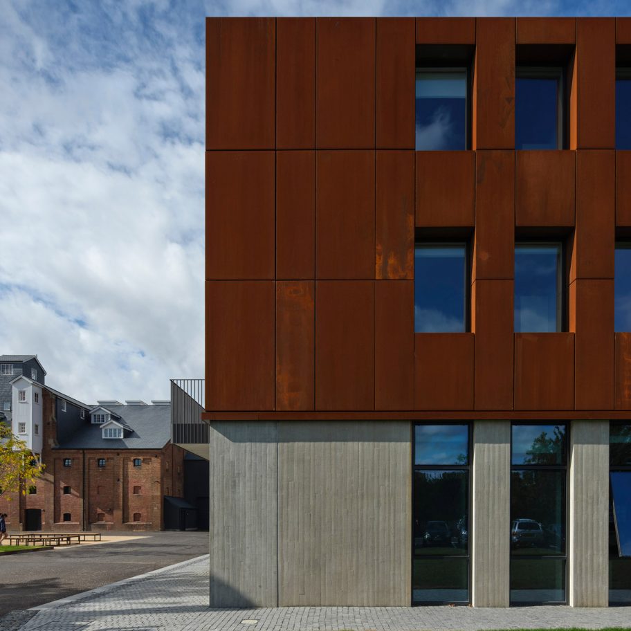 Kings International College by Walters & Cohen Architects