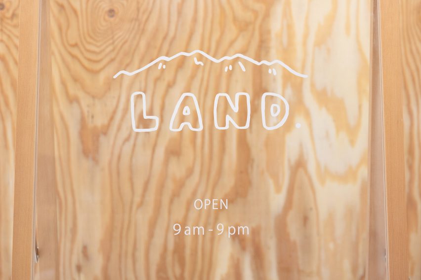 Land salon in Osaka designed by Sides Core