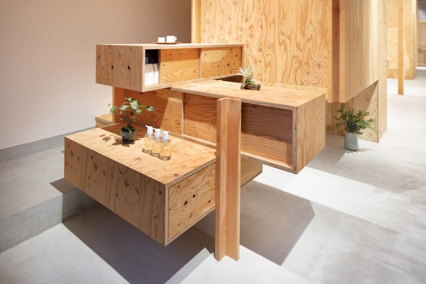 Land salon in Osaka designed by Sides Core