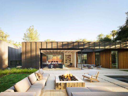 Laurel Hills Residence by Assembledge