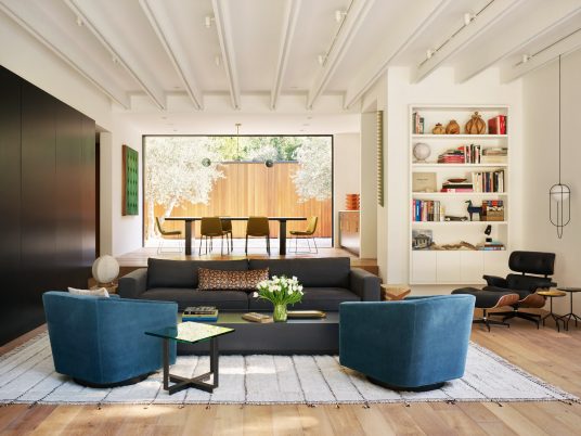 Laurel Hills Residence by Assembledge