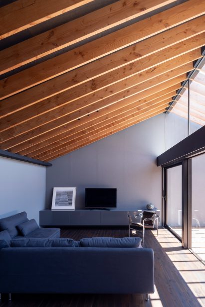 Leaf by Apollo Architects & Associates