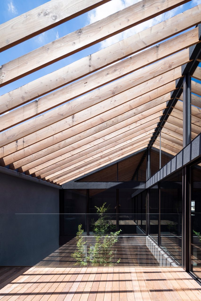 Leaf by Apollo Architects & Associates