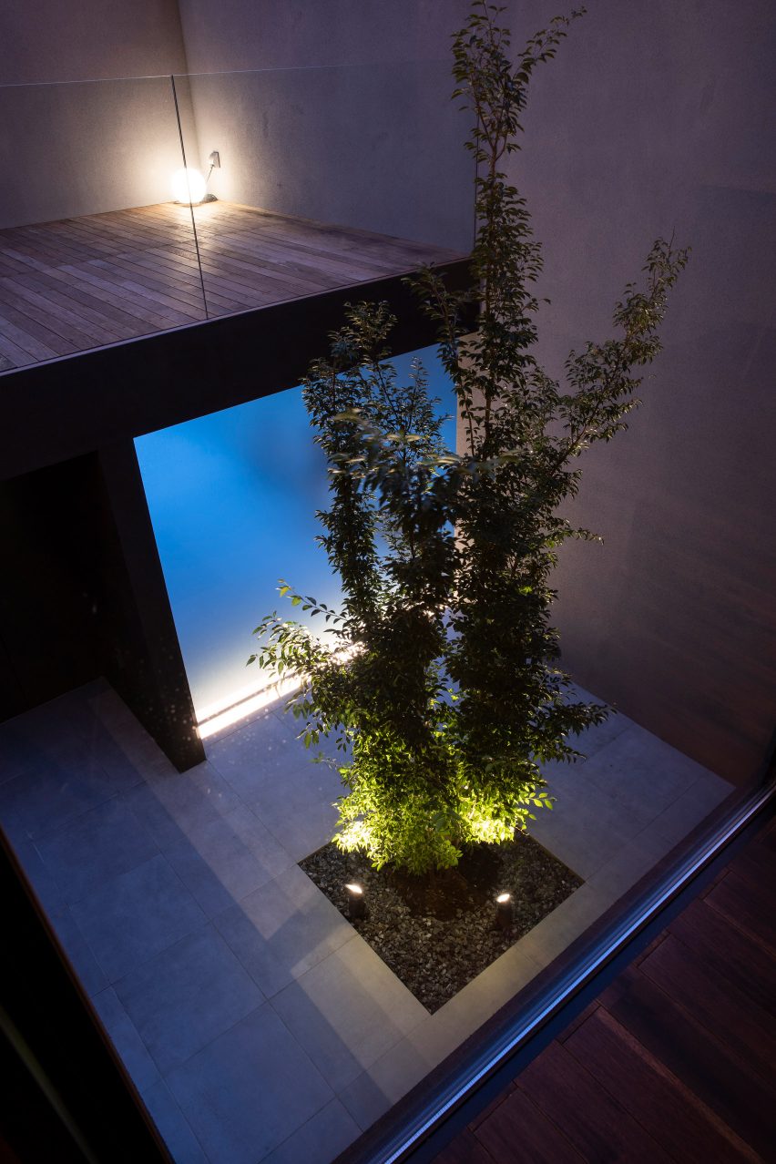 Leaf by Apollo Architects & Associates