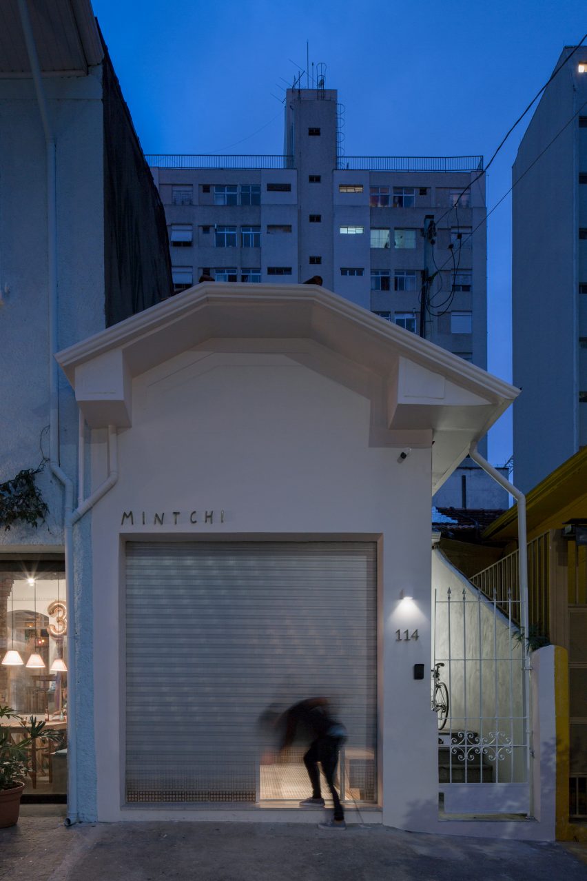 Mintchi Croissant by Dezembro Arquitetos