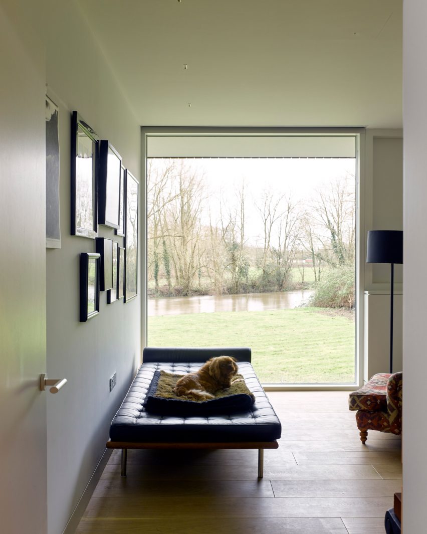 Narula House by John Pardey Architects